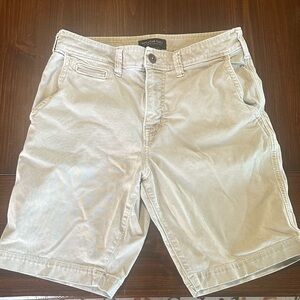 American Eagle Outfitters Men's Light Khaki Flat Front Shorts